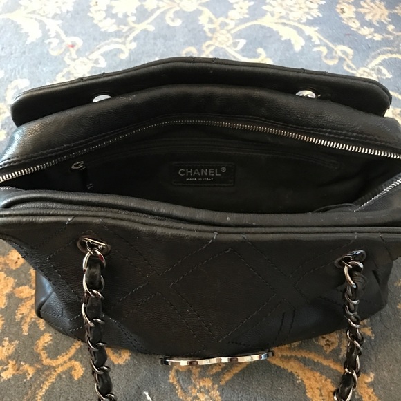 Chanel Diamond Stitch Tote - Picture 6 of 11